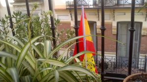 la bandera española en mi ventana
