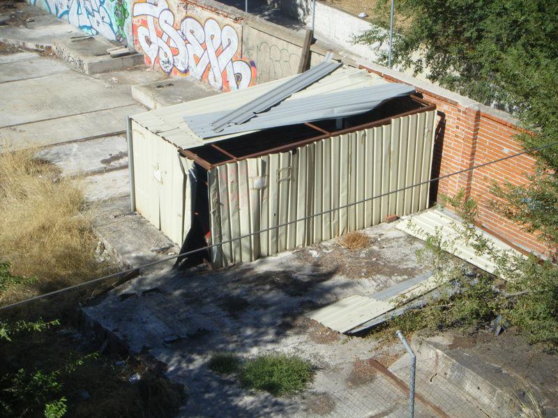 Foto 32.- El cobertizo que albergaba los restos del foco de Santa Eugenia el 16 de septiembre de 2013