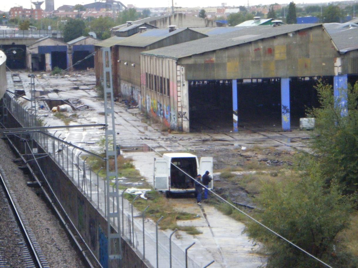 Foto 55.- El 25 de octubre, ya sin vigilancia policial, sigue el expolio del taller