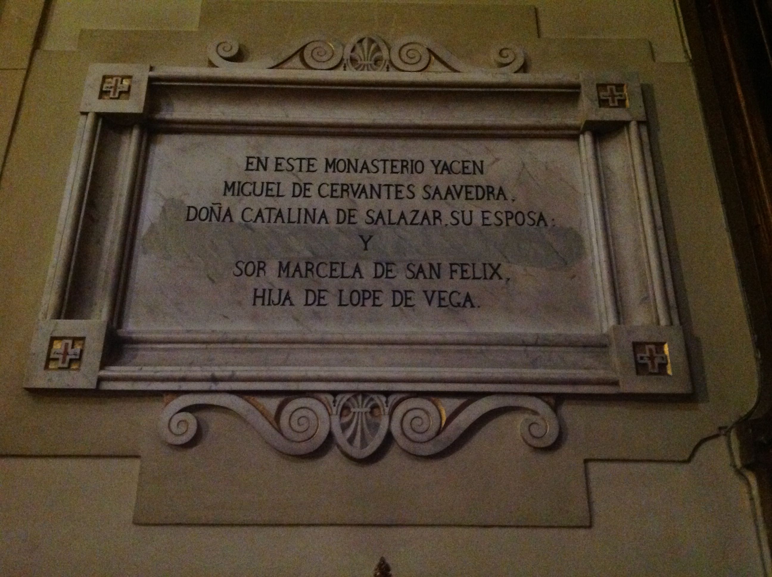 Placa conmemorativa del interior de la iglesia