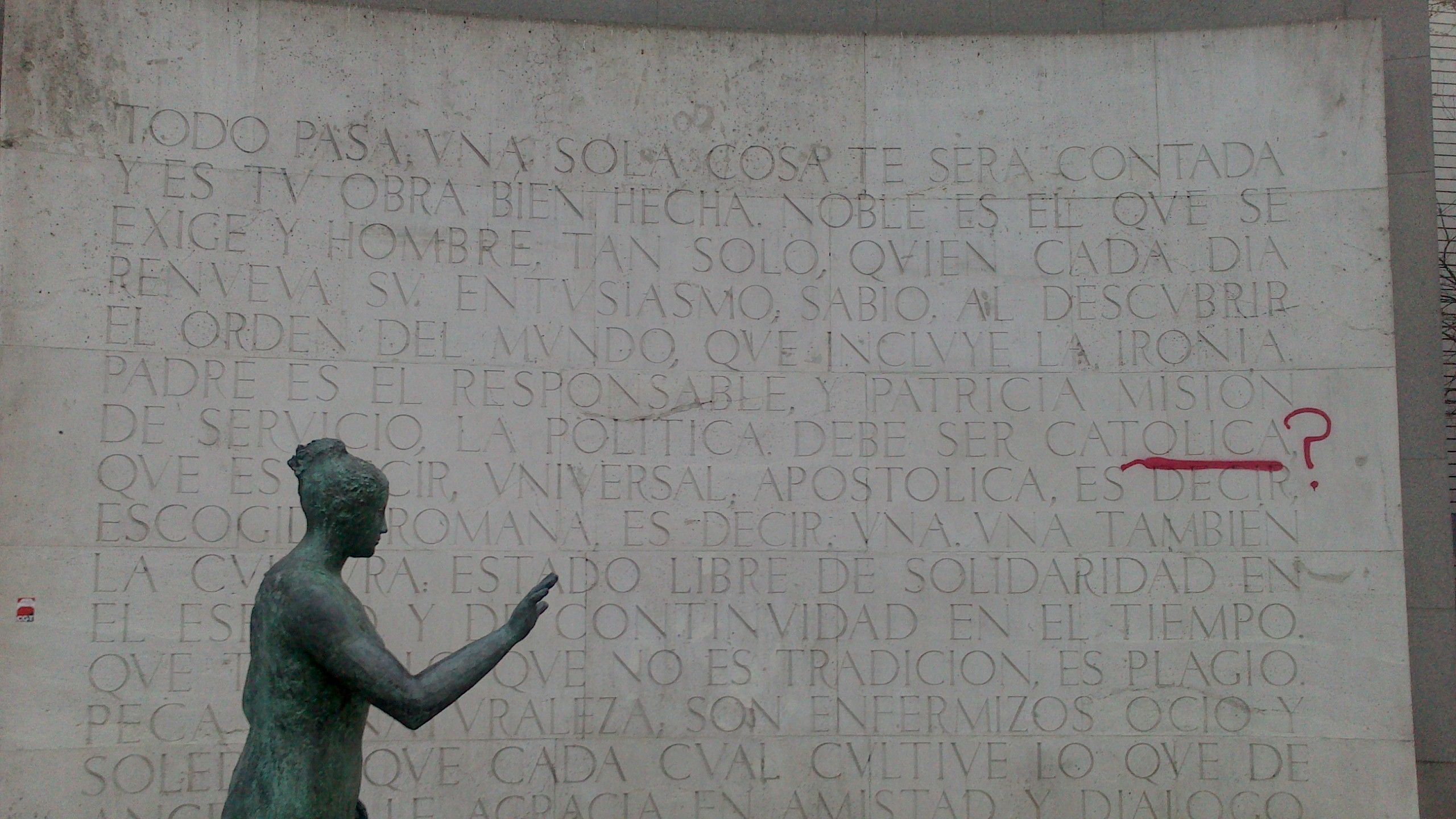 Vandalismo en el monumento a Eugenio D'Ors