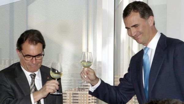 El brindis del Principe Felipe y Artur Mas