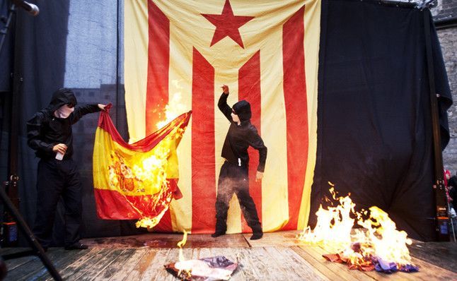 Queman la bandera de España
