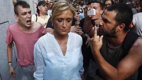 Cifuentes acosada