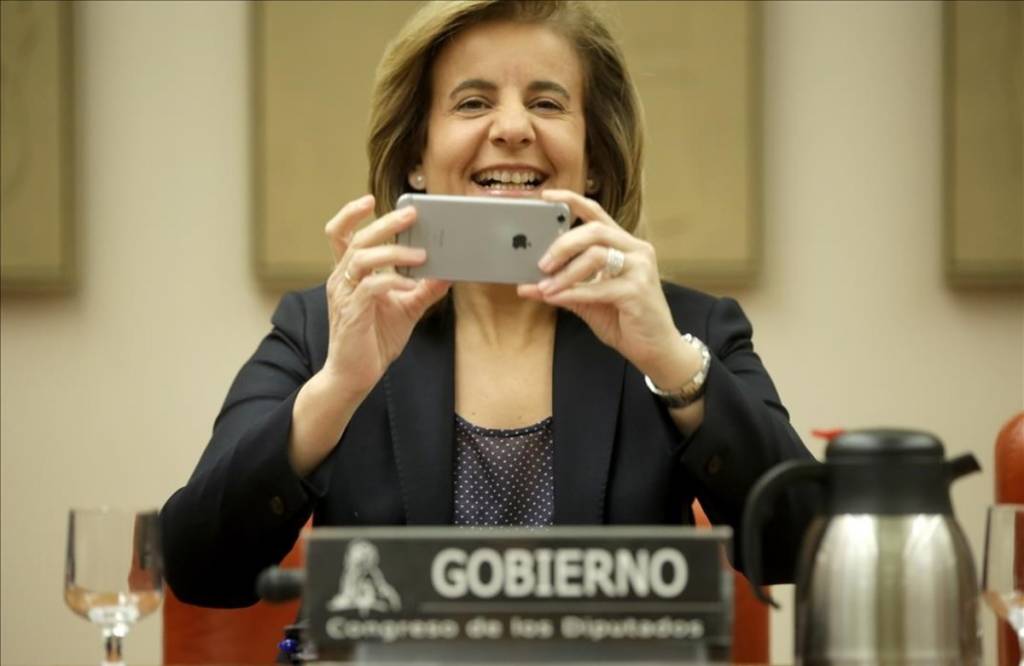Fátima Báñez, ministra de Empleo, quien en el Congreso de los Diputados ha anunciado que buscará un pacto para que, con carácter general, la jornada laboral termine a las seis de la tarde