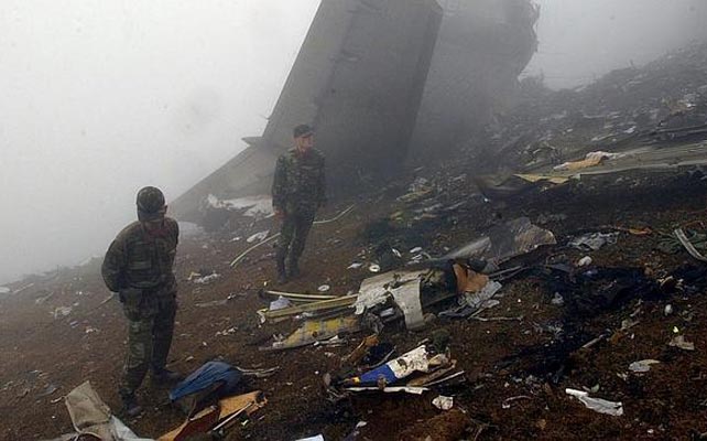 recuerdo las imágenes de TV días después de la tragedia, de restos personales esparcidos por una ladera envuelta en la niebla, en aquellas tierras lejanas de Trebizonda