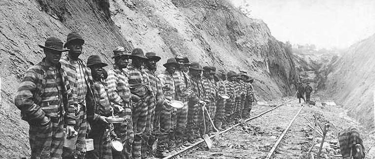Prisioneros en trabajos forzados en un uno de los gulag mundiales