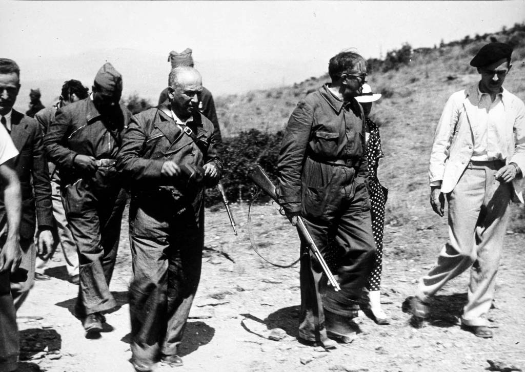 Julio Alvarez del Vayo y Francisco Largo Caballero visitan el Frente de Guadarrama