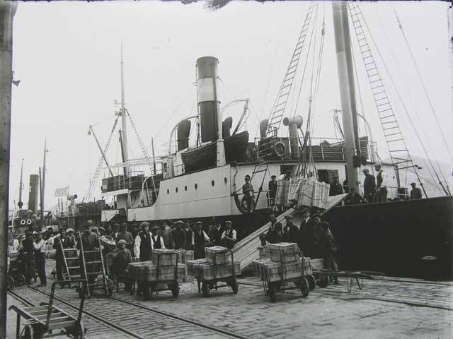 los barcos soviéticos Kine, Kursk, Neva y Volgoles zarparon de Cartagena con el oro