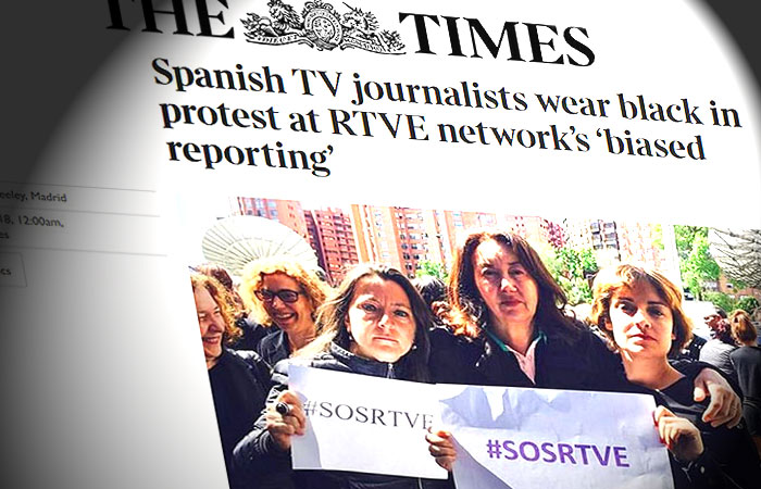 The Times resalta que periodistas españoles se visten de negro en protesta por la información parcial de TVE