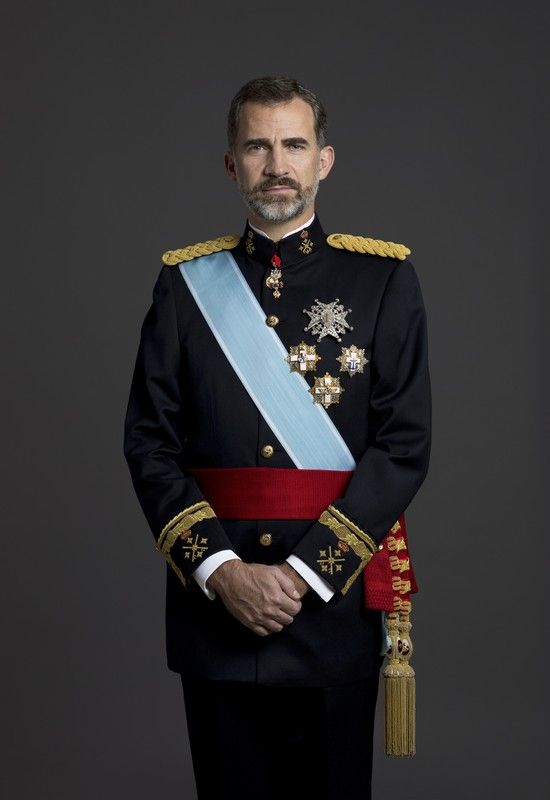 Su Majestad el Rey Don Felipe VI con uniforme de gran etiqueta de Capitán General del Ejército de Tierra