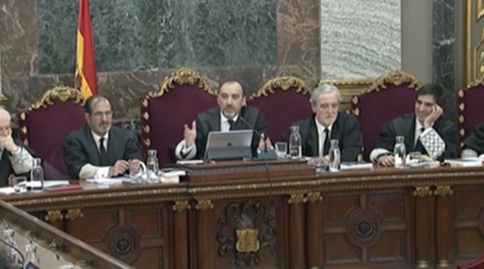 El juez Marchena llama al orden al abogado al preguntar a Montserrat del Toro si sigue a Unidad Nacional Española La secretaria judicial asediada por los procesados del Juicio a los Golpistas es protegida por el juez ante la desfachatez hacia la víctima