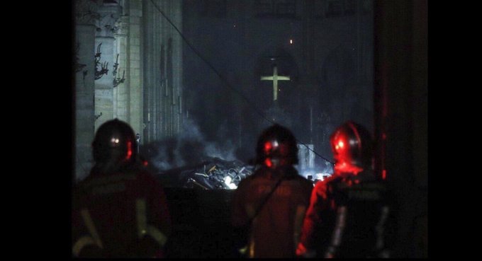 Tanta fuerza y poder simbólico cortan la respiración.