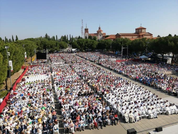Miles de personas en la explanada