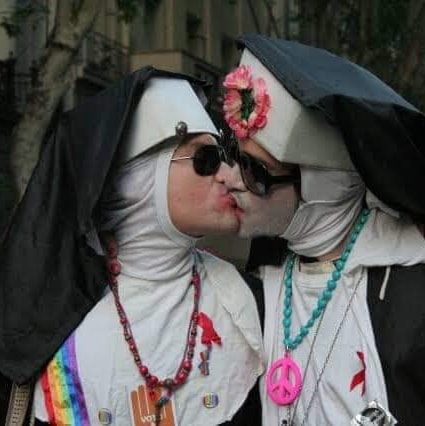 Atacan a diestra y siniestra nuestra fe y a nuestros símbolos sagrados