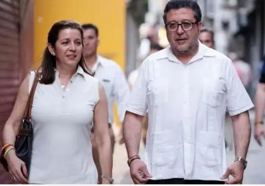 La diputada andaiuza de Vox María José Piñero junto a Francisco Serrano en una imagen de archivo de EFE