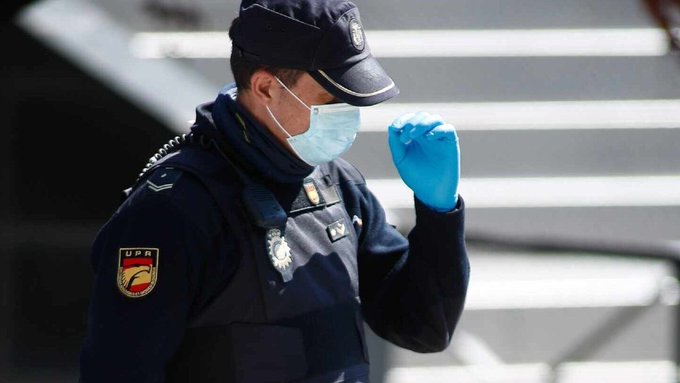 Centenares de agentes de la Policía Nacional se han lanzado por su cuenta a hacerse el test del Covid-19. Ante la "escasez" de recursos que vienen denunciando.