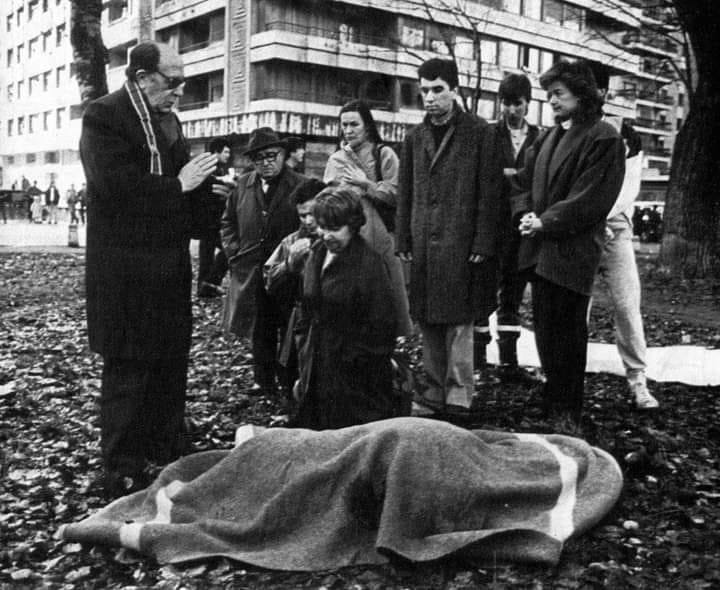 A los pocos minutos de cometerse el asesinato, la mujer del general, María Luisa Ayuso, y varios hijos del matrimonio, llegaron al lugar del crimen