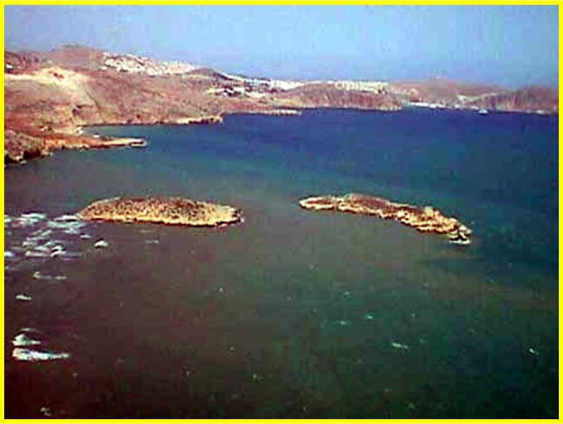 Islas de Mar e Isla de Tierra vistas desde el Peñón de Alhucemas